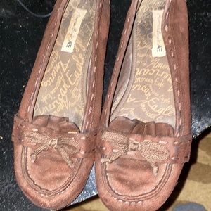 American Eagle moccasin type flats size 7.5 - Brown suede fabric